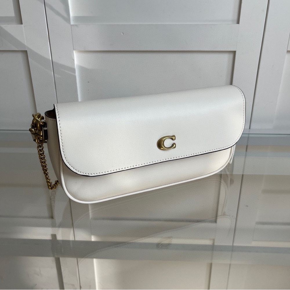 Coach Cream Leather Crossbody with Gold 'C' Accent - Picture 2 of 8